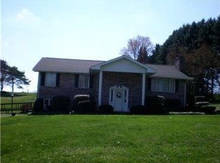 930 Mount Hope Rd, New Castle, PA 16101