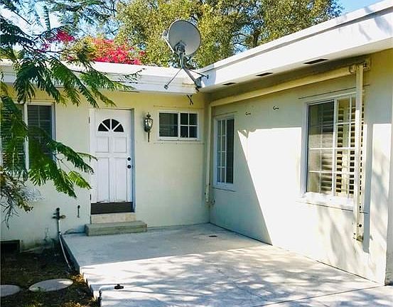 4th image of 1121 SW 18th St