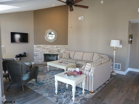 2nd image of 602 Saint Albans Pl #2