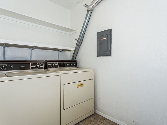 2nd image of 3012 E 1st St N #2