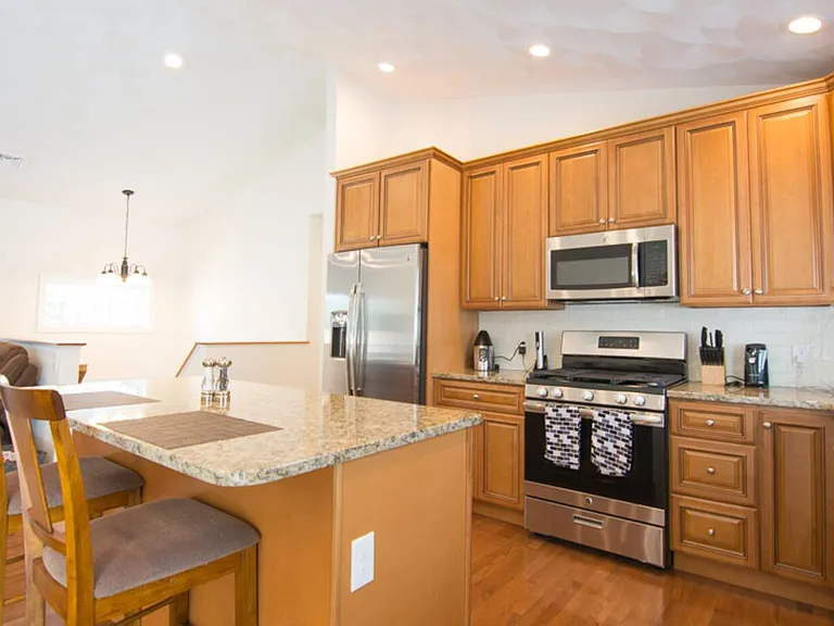 12 Bicknell Ave — Photo 5