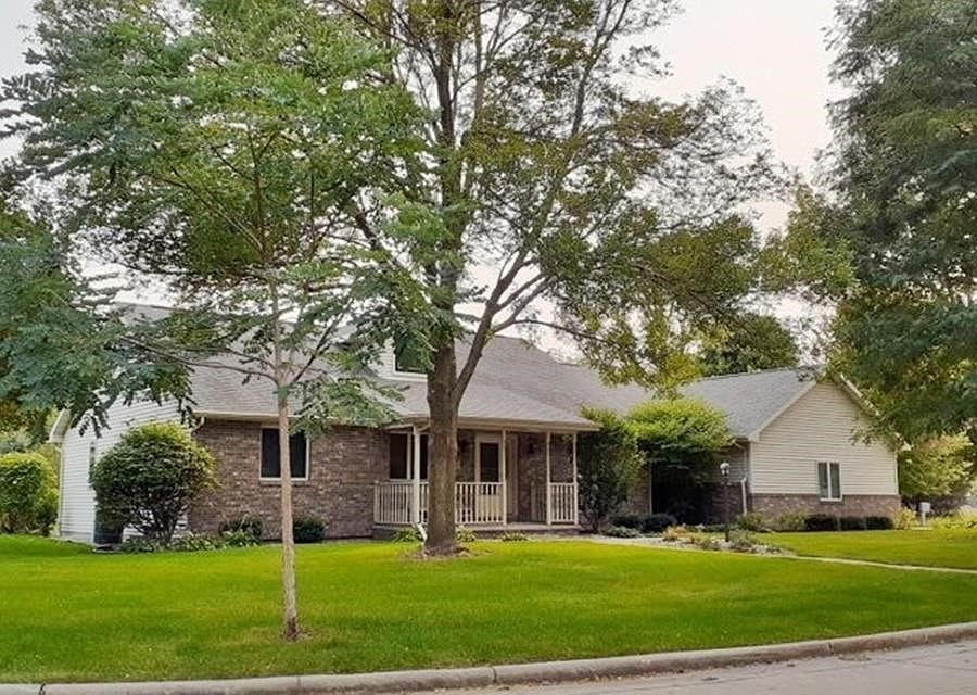 1 Rustic Ct says welcome home!