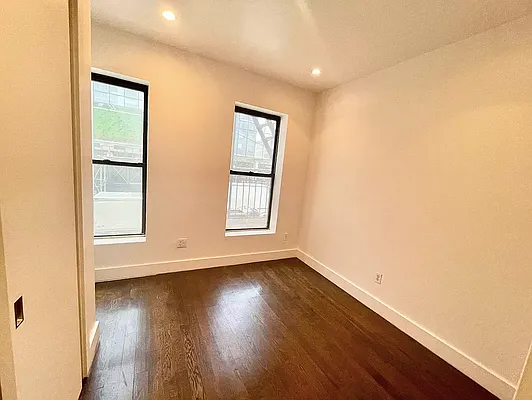 Rented by VRE | media 9