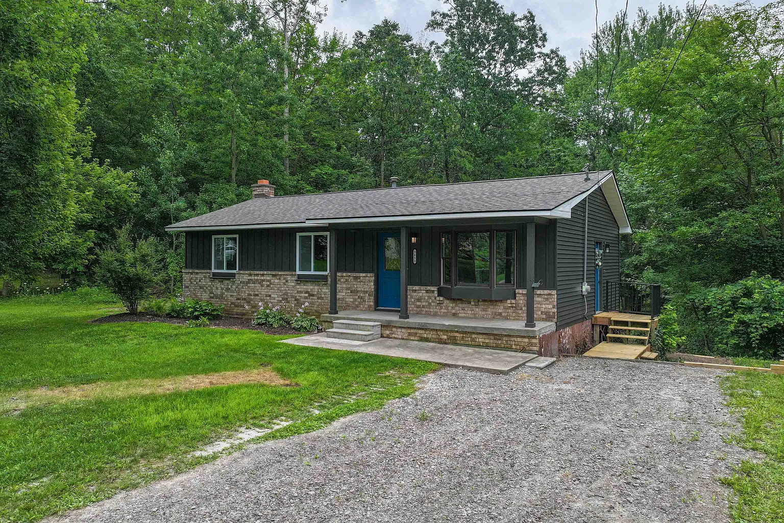 9415 Finch Dr photo 1