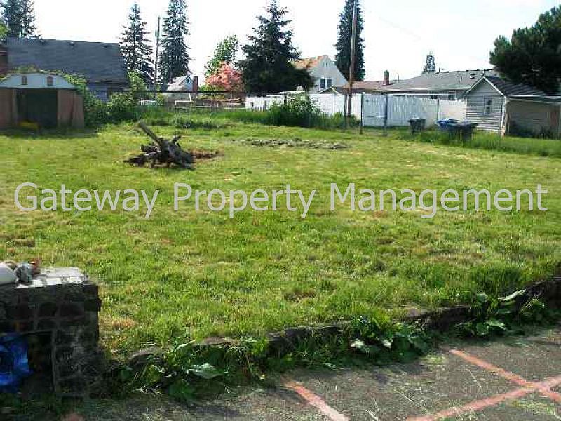 2nd image of 1725 Summit Dr