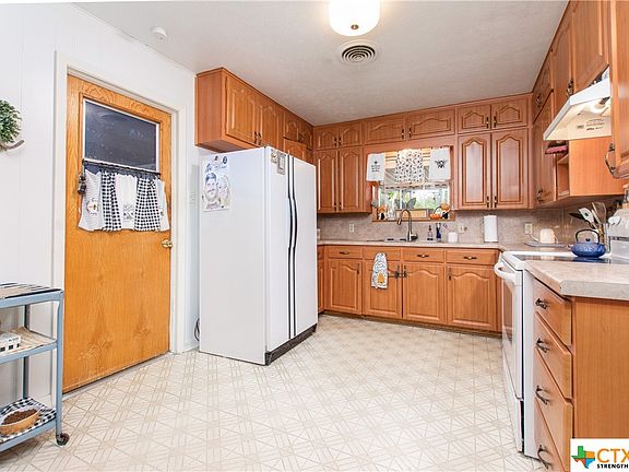 5th image of 3501 Meadow Oaks Dr
