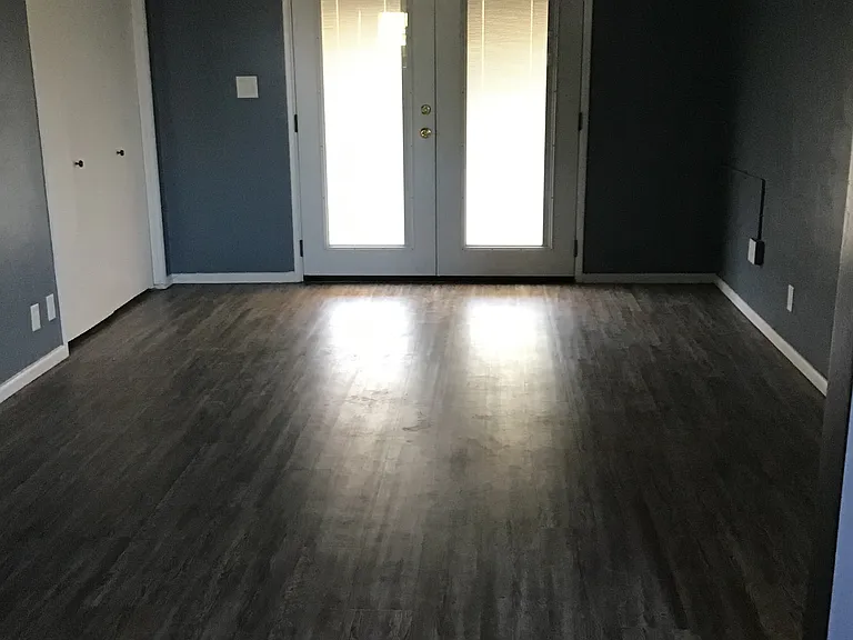 864 E Silver St — Photo 10