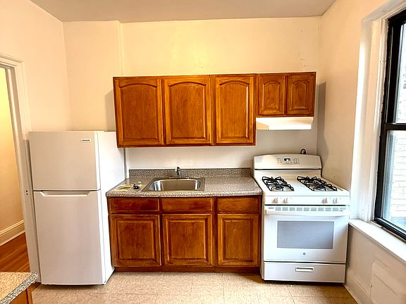 4th image of 3415 31st Ave APT 6A