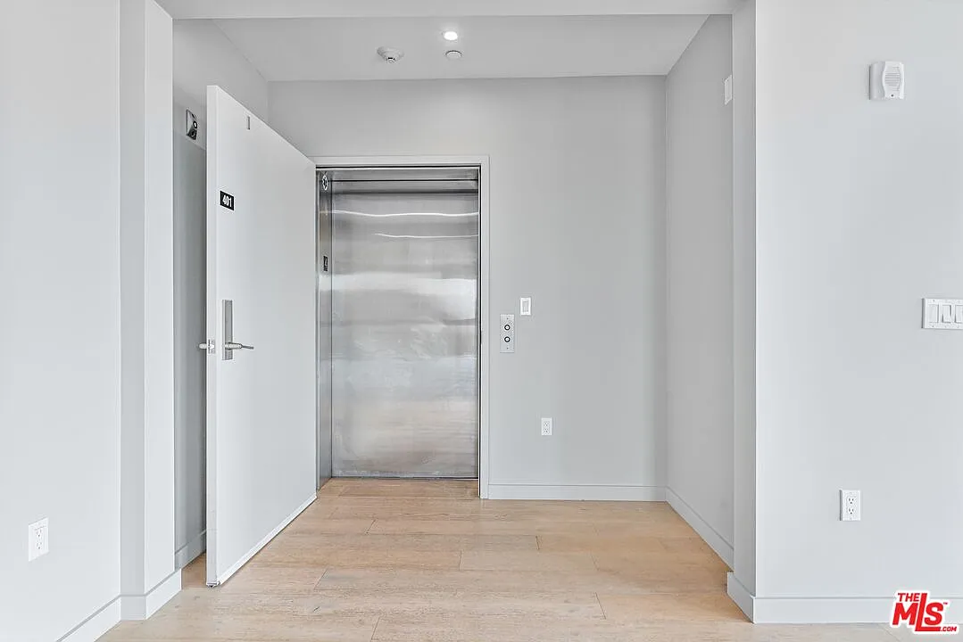 3 bed, 3.5 bath, 2850 sqft, $12,500 — Photo 4