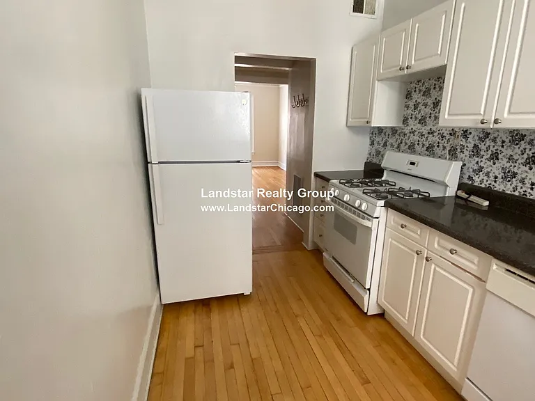 1967 W Foster Ave #3 — Photo 16
