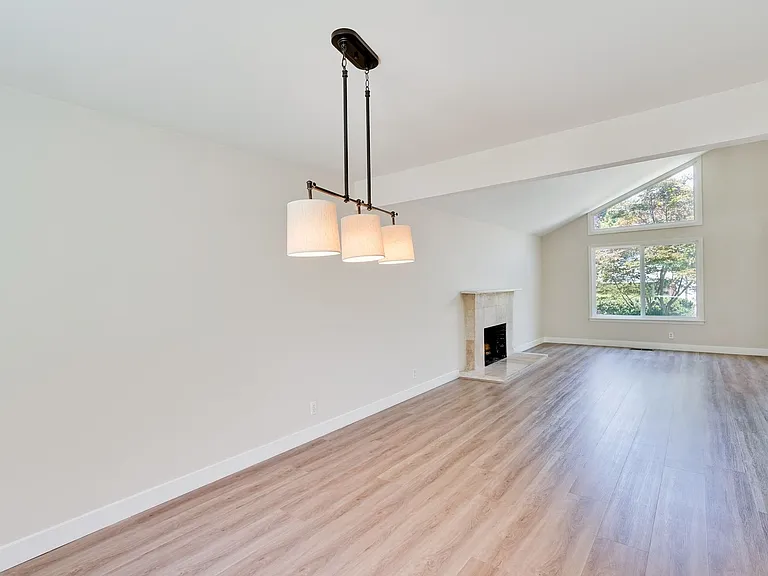803 Runningwood Cir — Photo 22