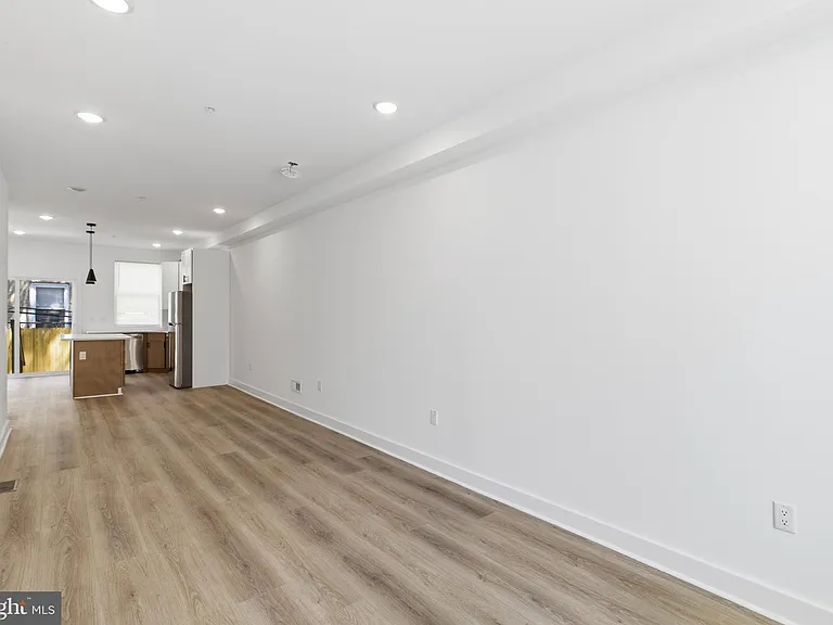 617 W Cumberland St #1 — Photo 2