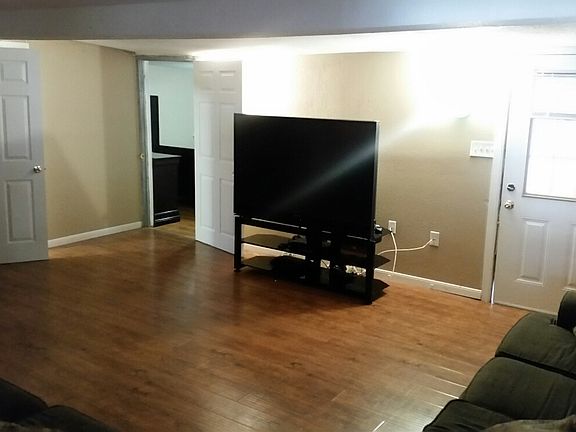 4th image of 1158 W Winnipeg Ave