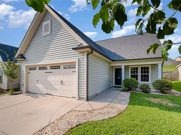 5768 Misty Hill Cir, Clemmons, NC 27012