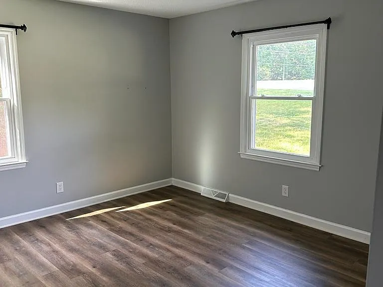 9818 Valley Rd — Photo 12