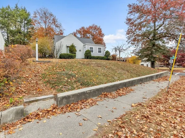 522 Plumtree Rd, Springfield, MA 01118