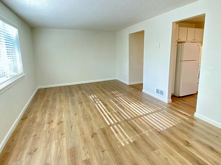 Timberlane Apartments — Photo 10