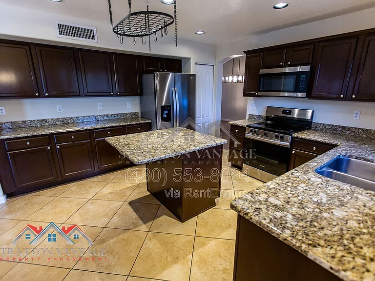 1231 N Layman St — Photo 16