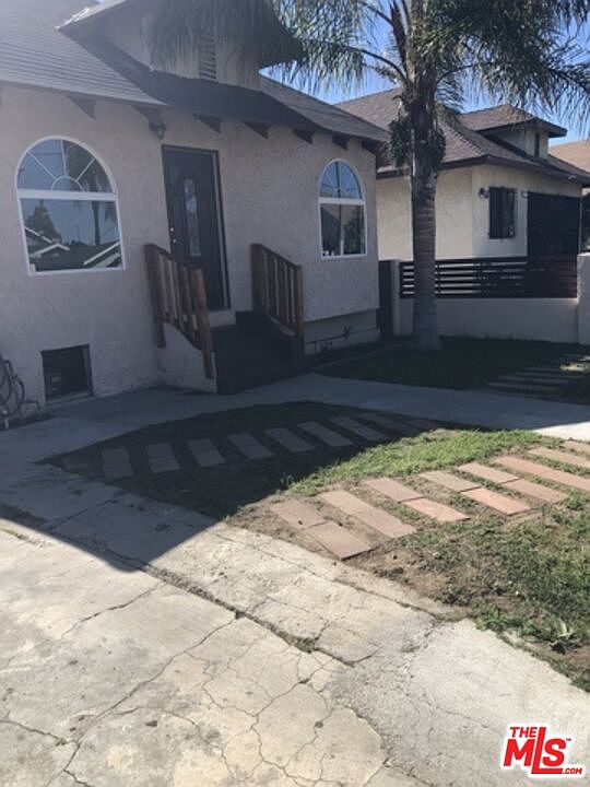1st image of 1026 E 42nd St