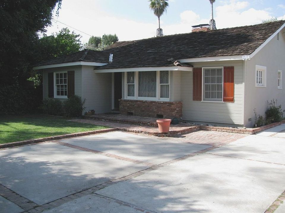 1st image of 22935 Burbank Blvd