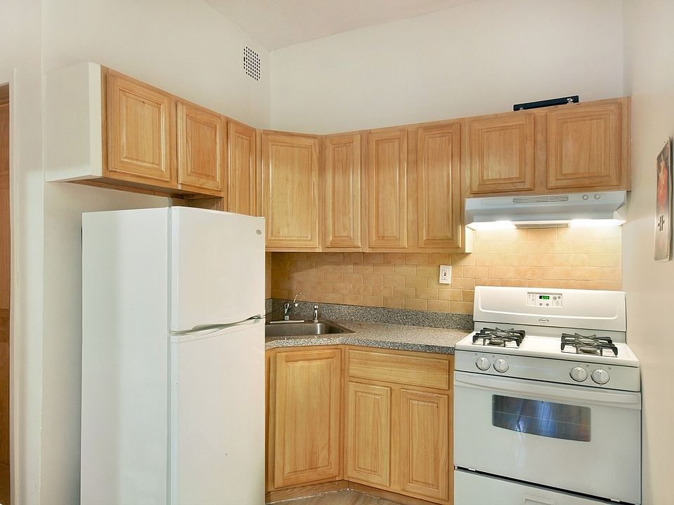 2nd image of 50 S Oxford St APT 3A