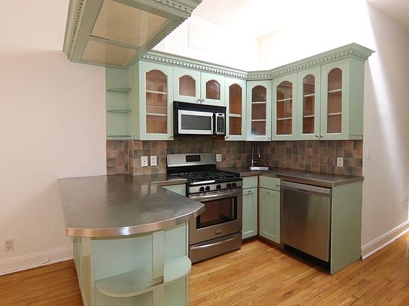 4th image of 107 E 60th St Fl 5