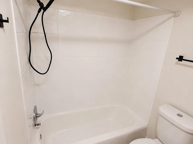 Kirkmoore Apartments — Photo 10