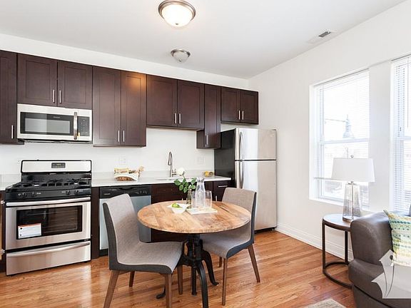 4th image of 4058 N Milwaukee Ave #2L