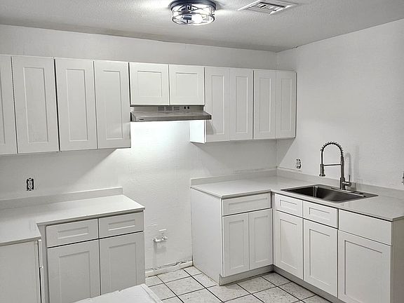 4th image of 715 E Mission Ln APT 2