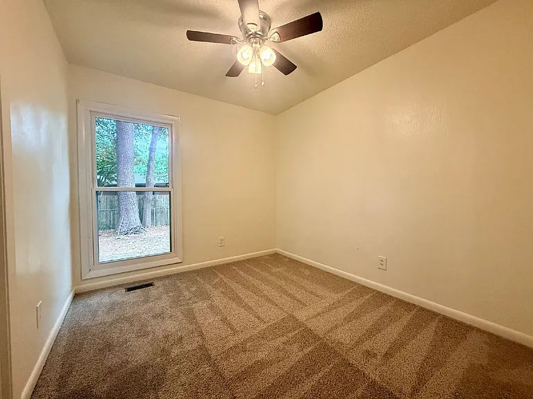 1009 Louisburg Pl — Photo 24