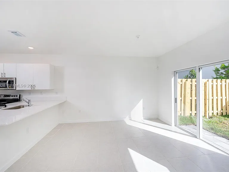 2642 SE 10th St — Photo 12