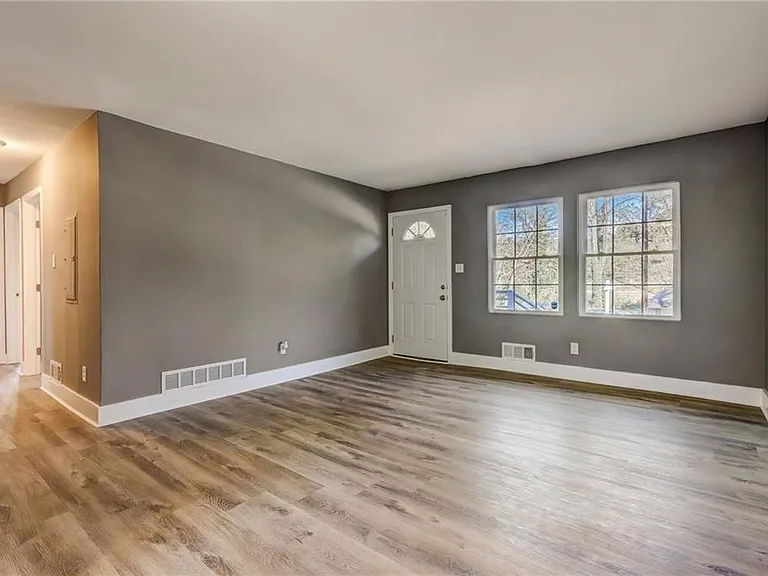 Elliott St NW — Photo 26