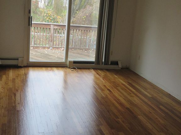 3rd image of 108 Woodland Dr