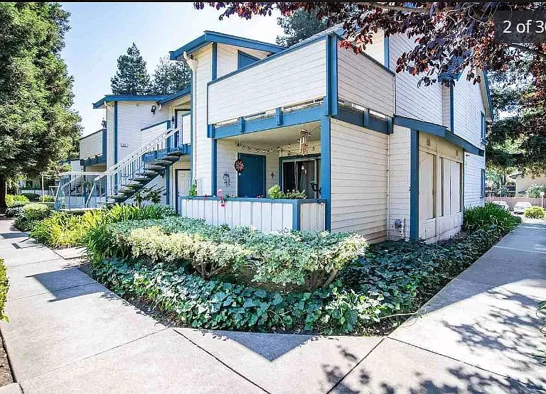 302 Sequim Cmn — Photo 1