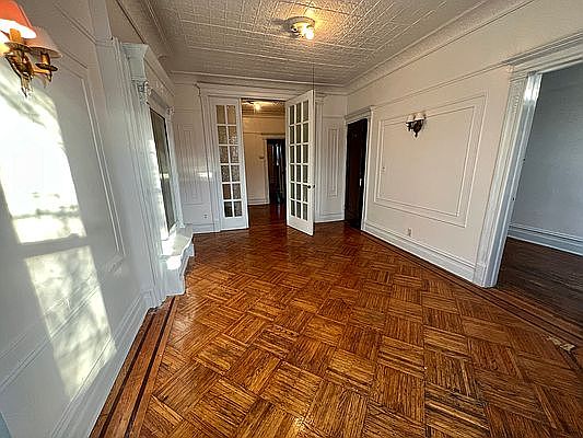 3rd image of 291 New York Ave #C