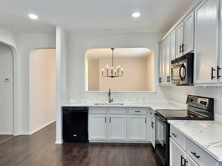 726 Silverado Way — Photo 3