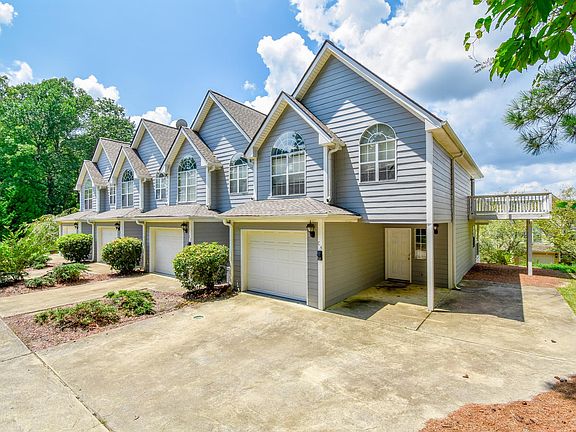 C4 last unit with small side year and extra parking pad