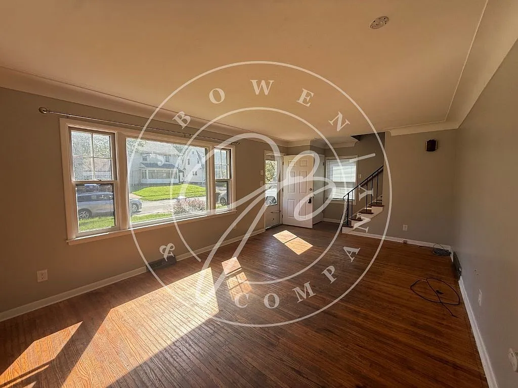 3 bed, 1.5 bath, 1176 sqft, $1,400 — Photo 2