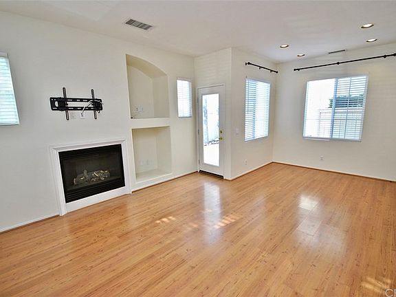 3rd image of 66 Danbury Ln