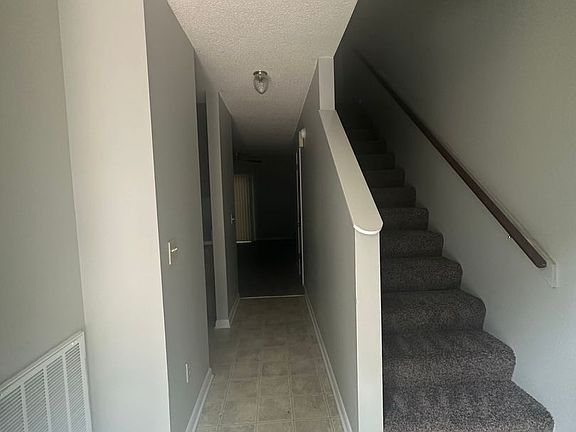 4th image of 216 Candlebrook Dr
