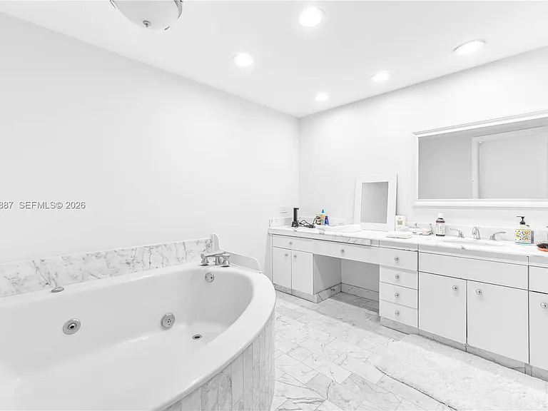 19667 Turnberry Way #3F — Photo 33