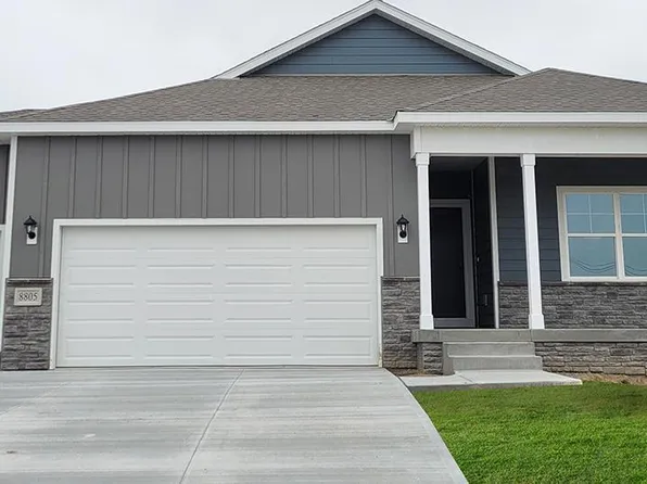 6302 Clear Creek St, Papillion, NE 68157