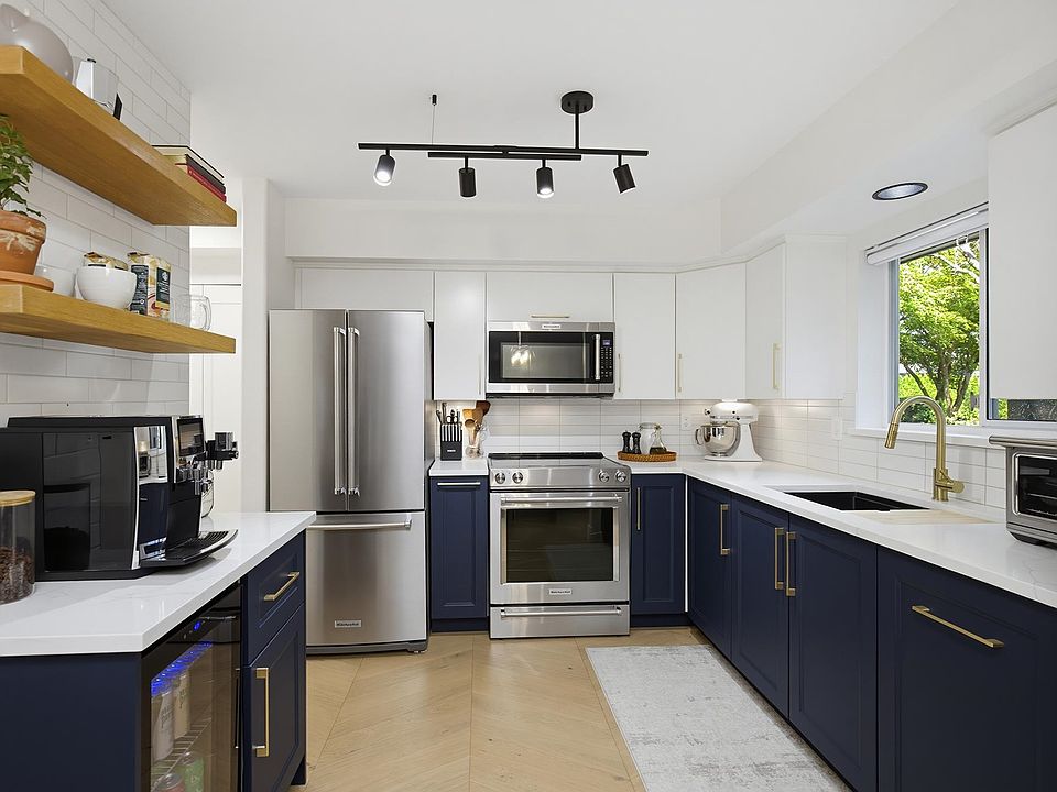 1st image of 20556 113th Ave #105