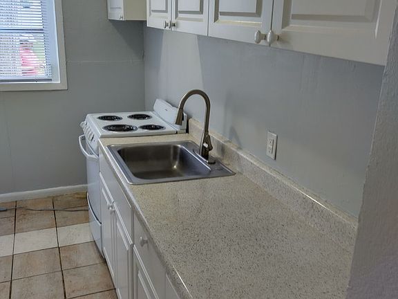 2nd image of 4611 N Hubert Ave APT 8