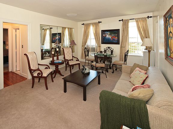 2nd image of 472 Gramatan Ave APT Y4