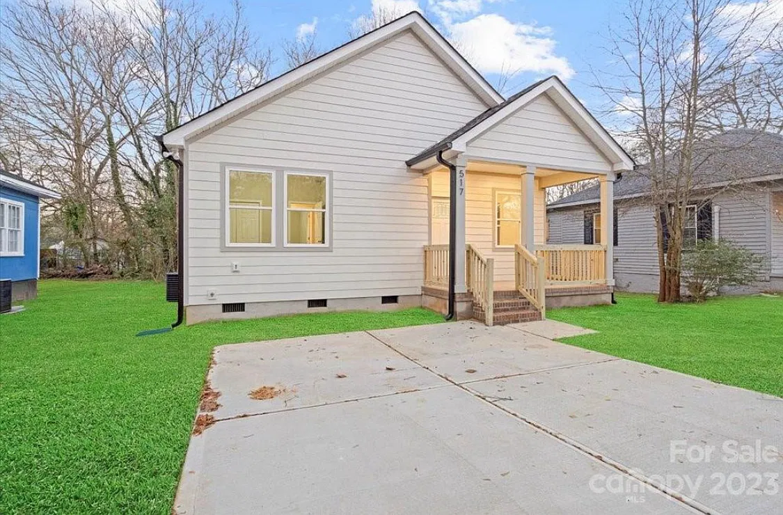 517 Roberts St — Photo 2
