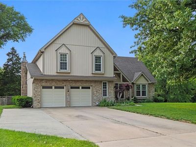 620 S Hickory Trl, Lansing, KS, 66043
