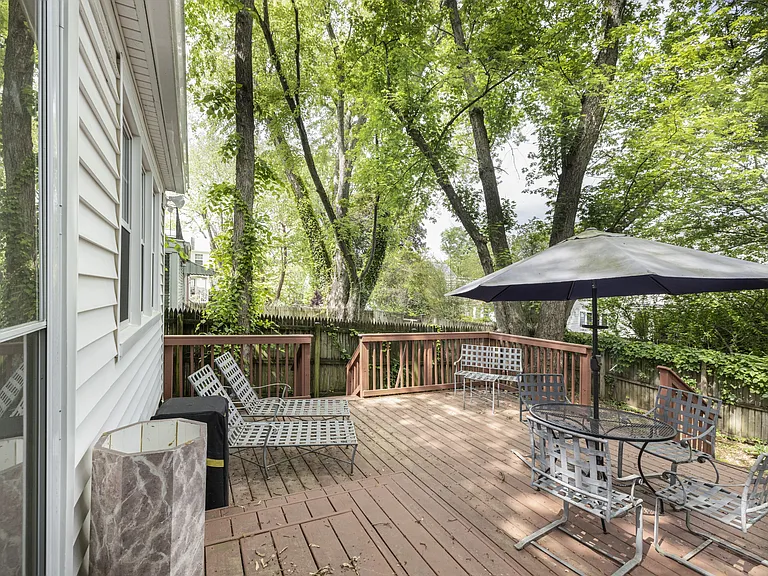 4850 Crescent St — Photo 16