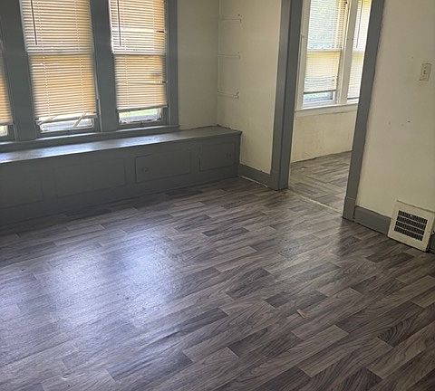 3rd image of 9014 Laisy Ave