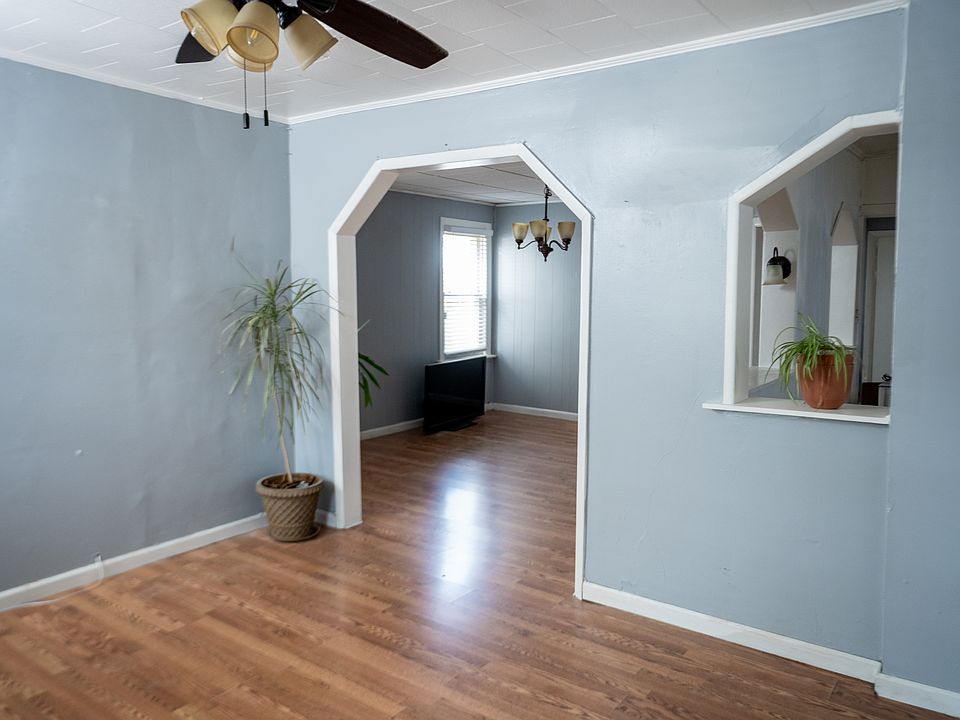 1st image of 430 Roseville Ave Floor 1